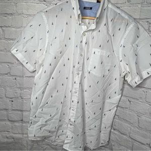 Izod Mens Button Up Shirt White Sail Boat Print Nautical Short Sleeve Size Large